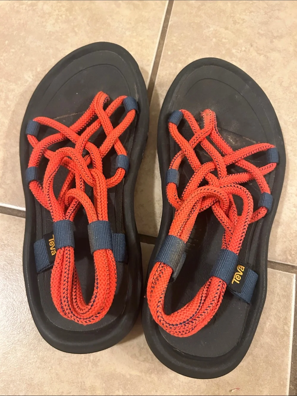 Teva 7 red/black sandals - Picture 2 of 4